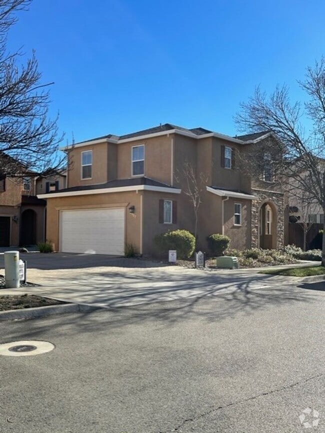 Building Photo - Tuscan Style Home in Shasta View Gardens