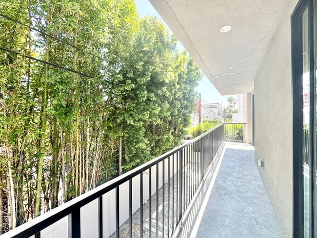 Photo - 10806 Blix St Unidad 401