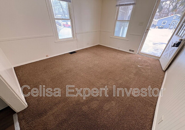 Photo - 5506 Webster St