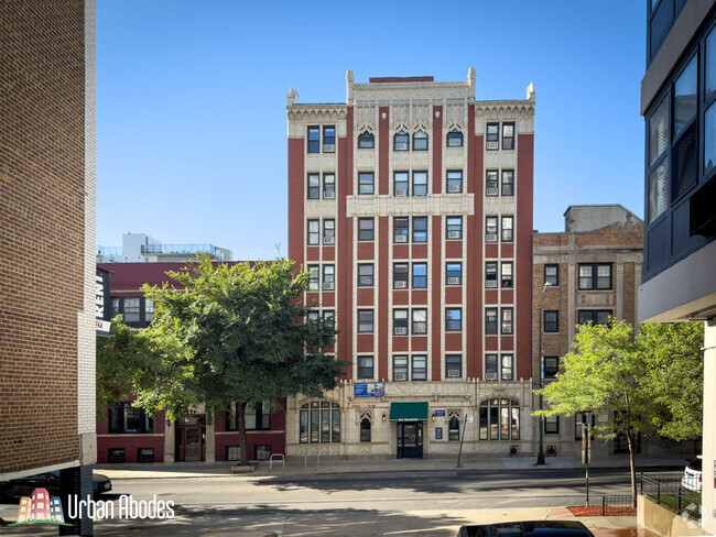 Building Photo - 515 W Belmont Ave Rental