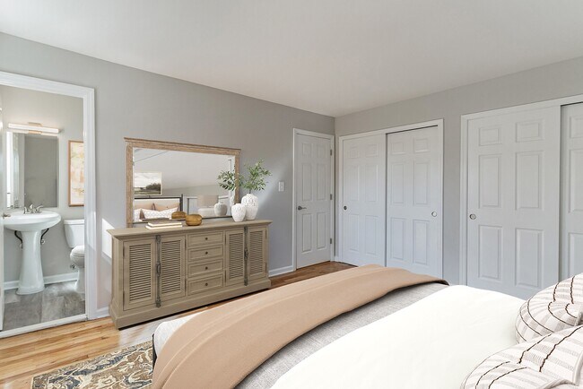 Elevate your living space at Eagle Rock Apartments at North Plainfield. This beautifully designed bedroom offers ample closet space and stylish decor, perfect for relaxation. Don’t miss out on making this your new home—schedule a tour today!