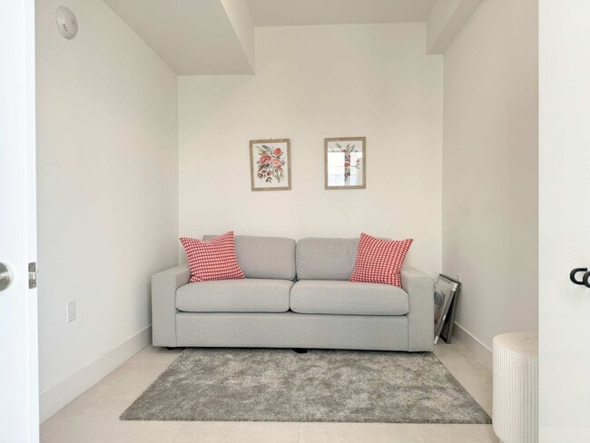 Photo - 239 SW 9th St Unidad FL18-ID1032215P