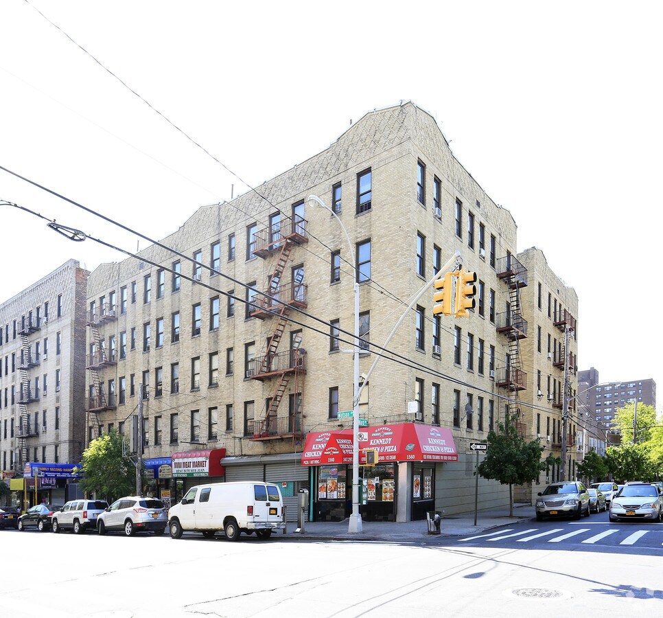 Primary Photo - 1064-1068 Ward Ave Apartments