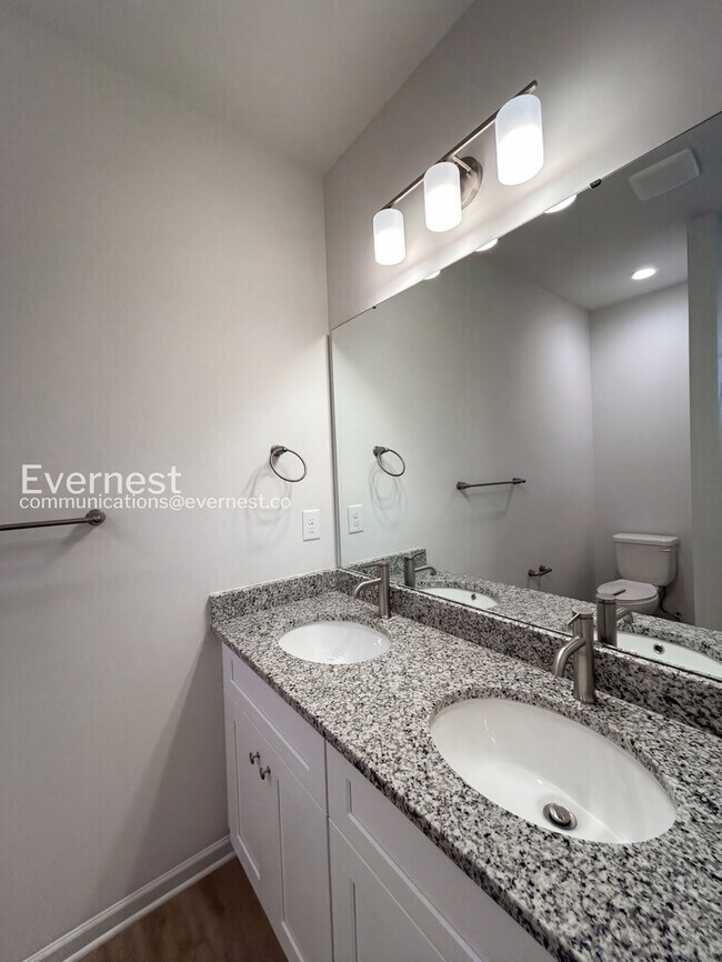 Photo - 1808 Hemlock Ave