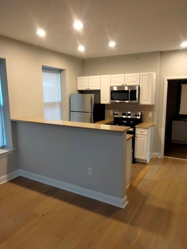 Building Photo - 57 Imlay St Unit c