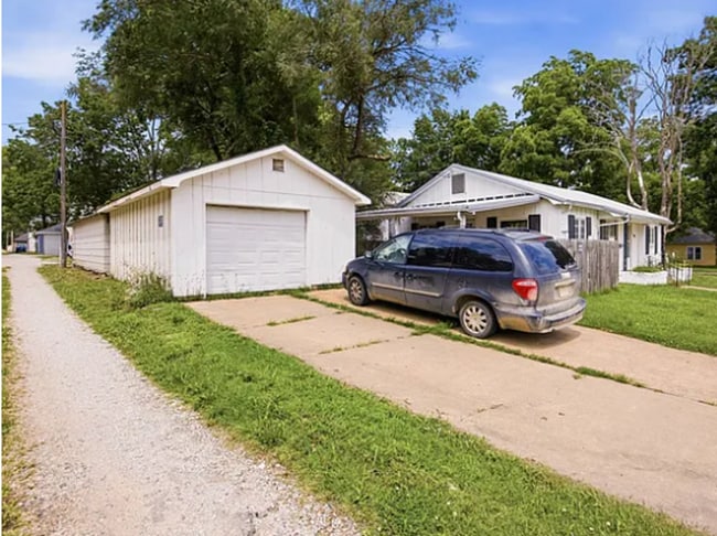 Photo - 2 Bed, 1 Bath Unit - Chanute KS