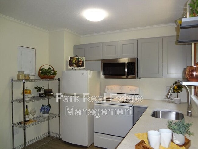 Photo - 432 S Greensboro St