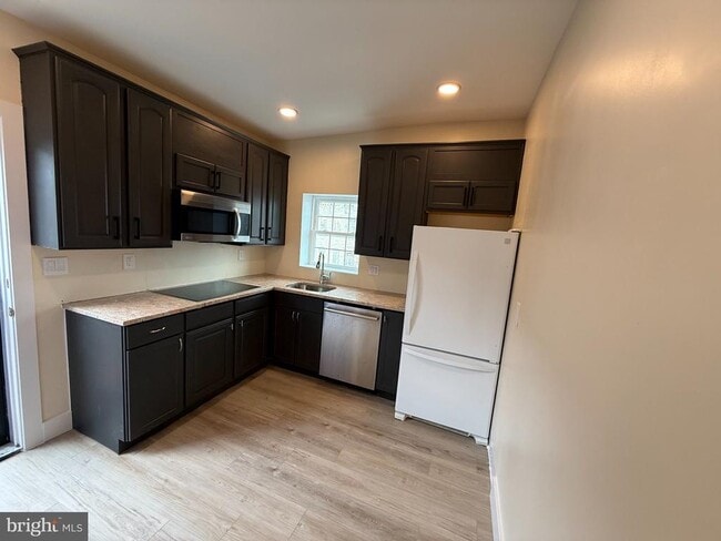 Photo - 1930 N Payson St