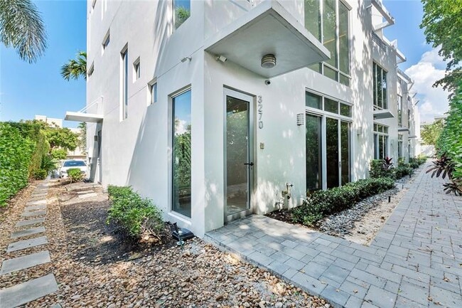 Photo - 3270 NE 15th St