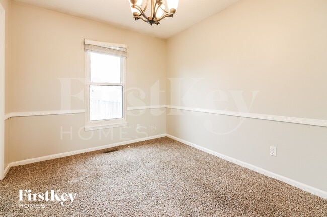 Photo - 11568 Earnshaw St