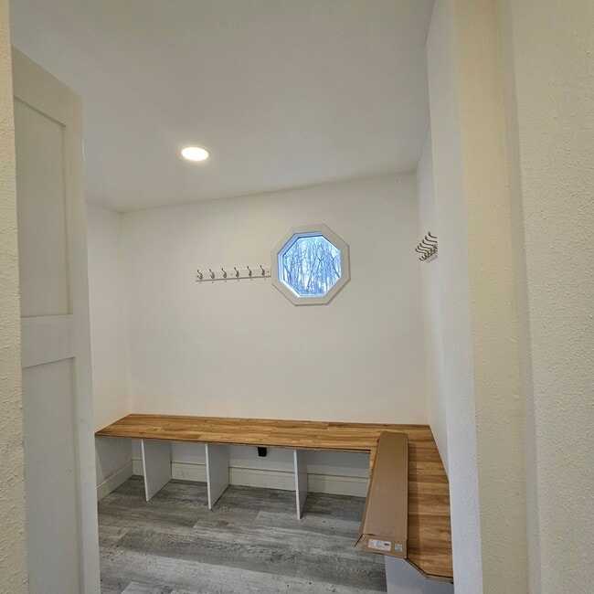 Mud Room - 7314 Big Bend Rd Unit Large Upper Apartment