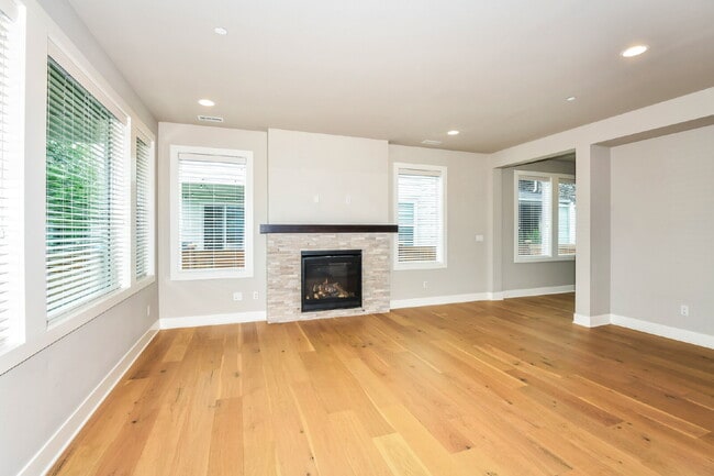 Photo - FOR RENT- AVAILABLE NOW! -  Modern 4-Bedroom Home with A/C in Bothell's Grove North Community