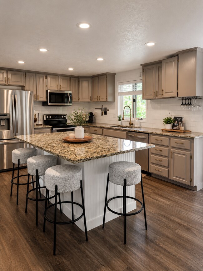 Photo - 2075 E Mortimer Dr