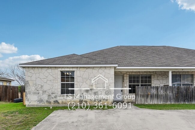 Photo - 7636 Oak Chase