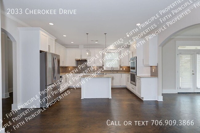Photo - 2033 Cherokee Dr