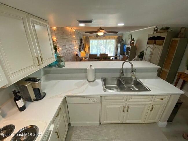 5050 Ocean Beach Blvd Unit 104