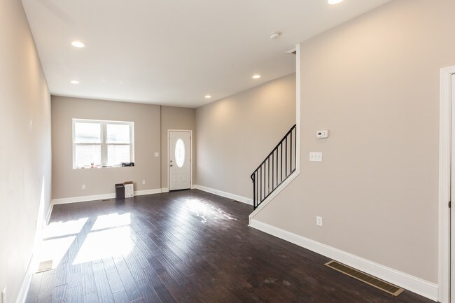 Photo - 2652 Livingston St