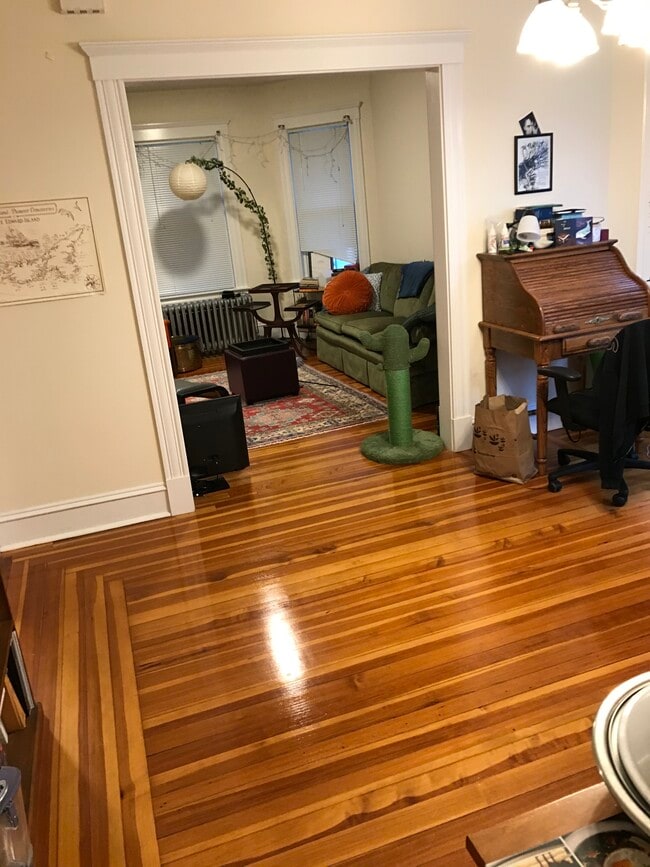 Building Photo - 30 Barton St Unit 1