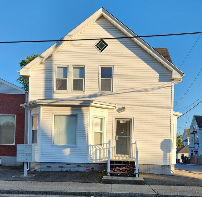 Building Photo - 1320 Cranston St Unit 2nd floor