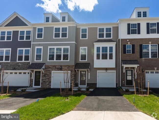 Building Photo - 10512 Hinton Wy Rental