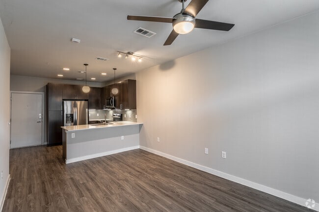 1HAB, 1BA - 645 ft² - Tradehouse at Bulverde Marketplace