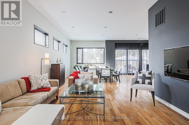 Photo - 10 Graystone Gardens