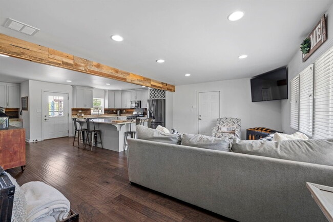 Photo - 1621 Barthelone Ave