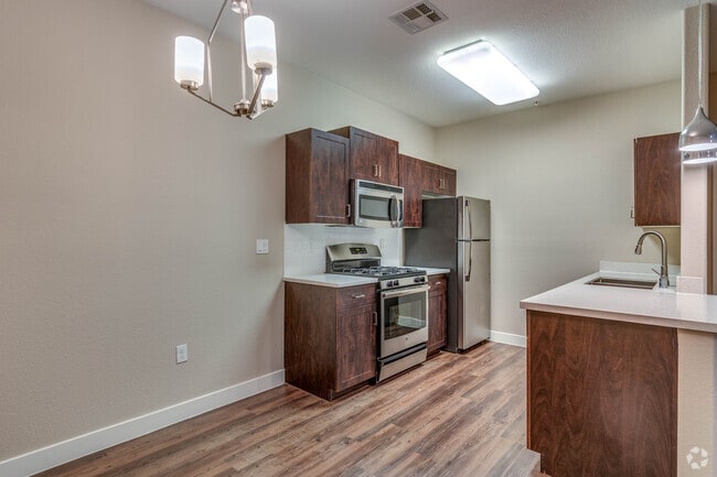 1 BR, 1 BA (La Bella) - 779 SF