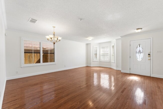 Photo - 4013 Southbrook Ct