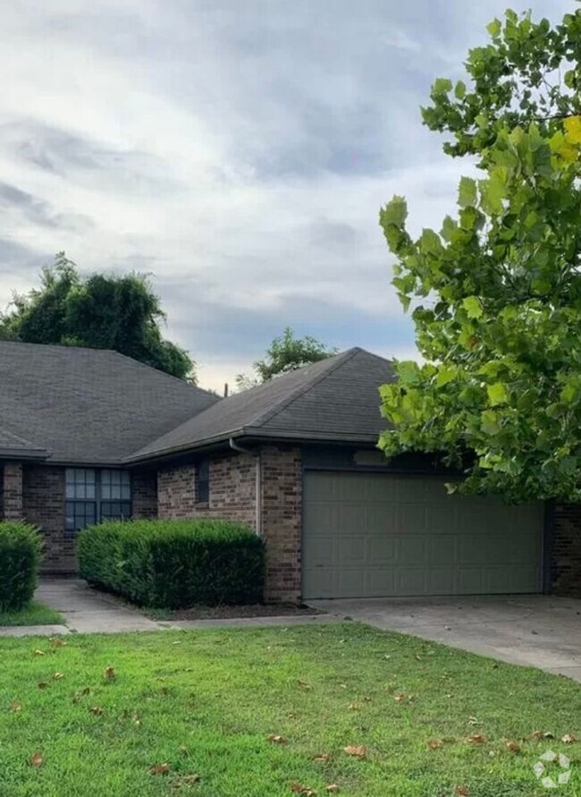 Building Photo - Adorable Duplex! Rental