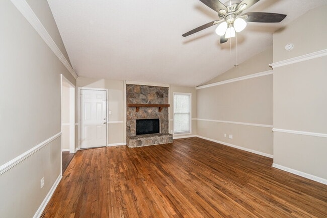 Photo - 800 Dunwoody Ln