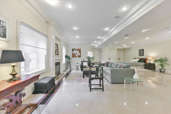 Photo - 50 Old Yonge St