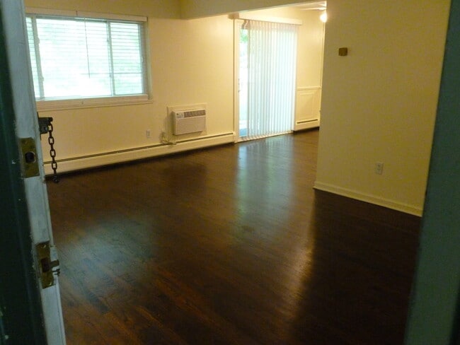 Building Photo - 4113 Telegraph Rd Unit G211 Rental