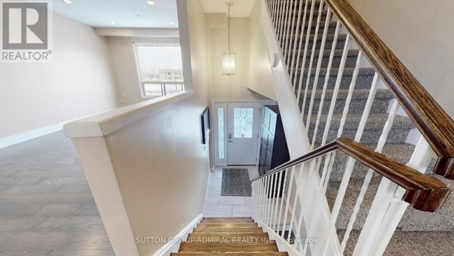Photo - 64 Bronte St. S
