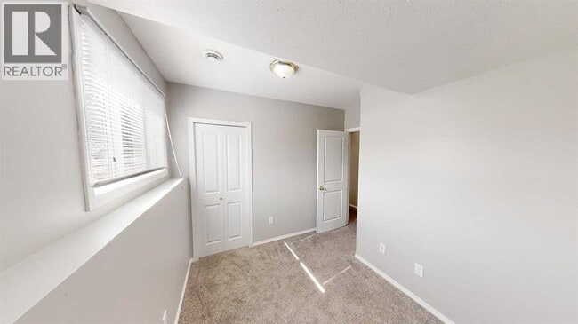 Photo - 9804-9899 99 St