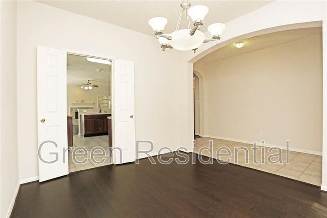 Photo - 75 Drifting Shadows Cir