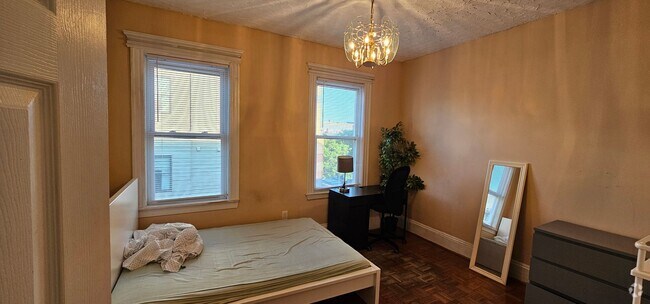 Building Photo - 3Bed Near Red Line with Central A/C; Great... Rental