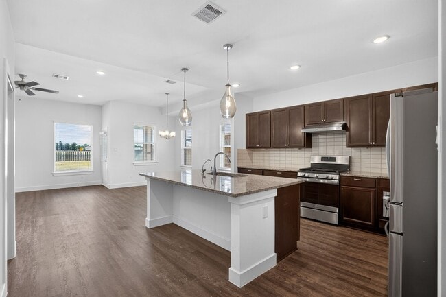Photo - Beautiful 3-Bedroom Home with Open Floor Plan, Washer & Dryer Included in Conroe