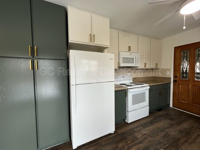 Photo - 231 Ridgefield Ln