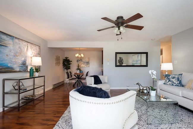 Building Photo - Centrally located one bedroom condo that w... Unit U8RC
