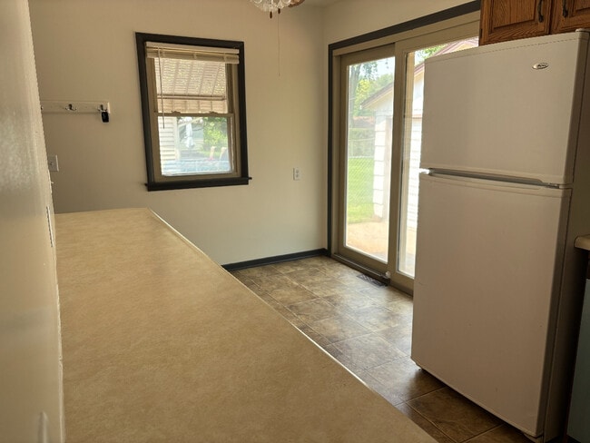Photo - 2544 Glenn St