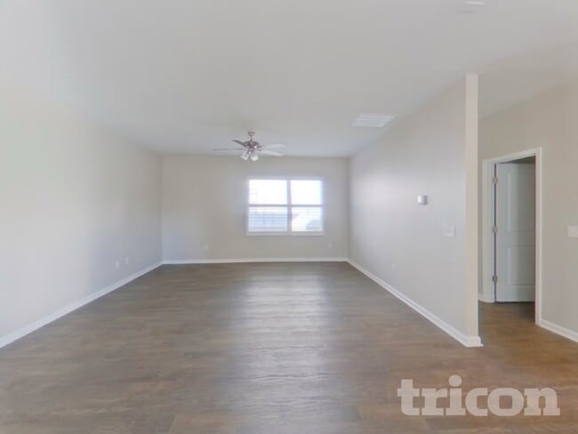 Photo - 1041 Lonergan Cir