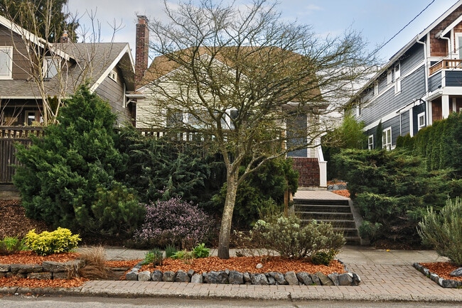Beautiful Craftsman Home in Desired Neighb... - Beautiful Craftsman Home in Desired Neighb...