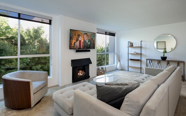 Photo - 927 N Kings Rd Unit 317