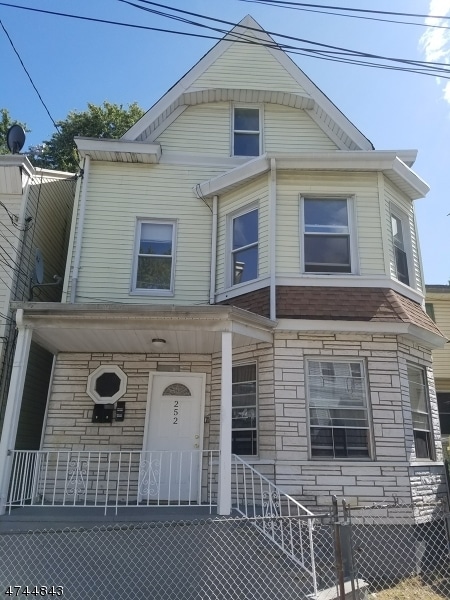 Photo - 252 N 4th St Apartment Unit 1