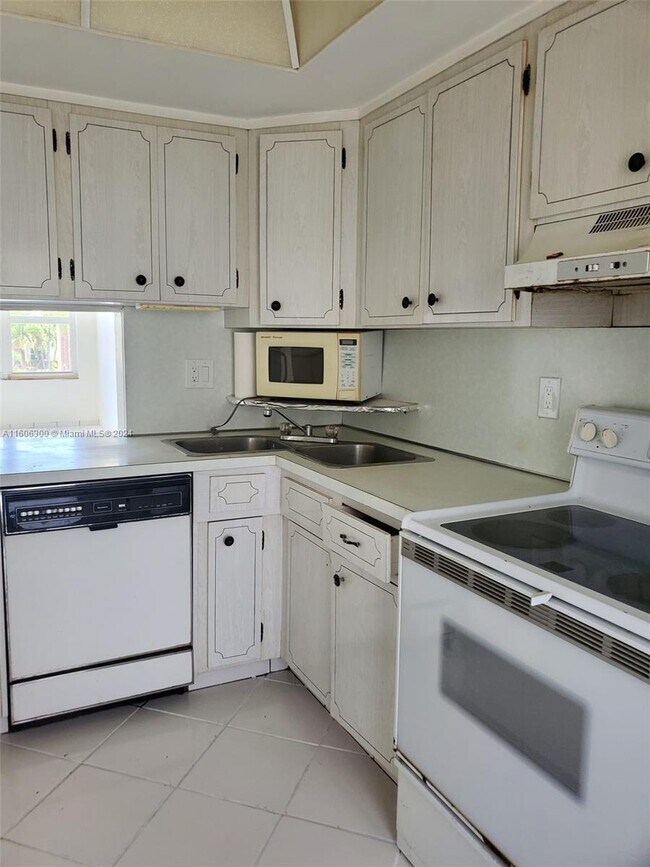 Photo - 1250 Atlantic Shores Blvd Unit 121