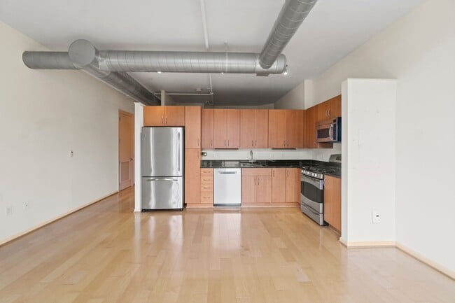 Photo - Madrigal Lofts in Mt Vernon Triangle | 2 Bed | 2 Bath | 920 Sf | Balcony | 1 Garage Parking Space Unidad 1110