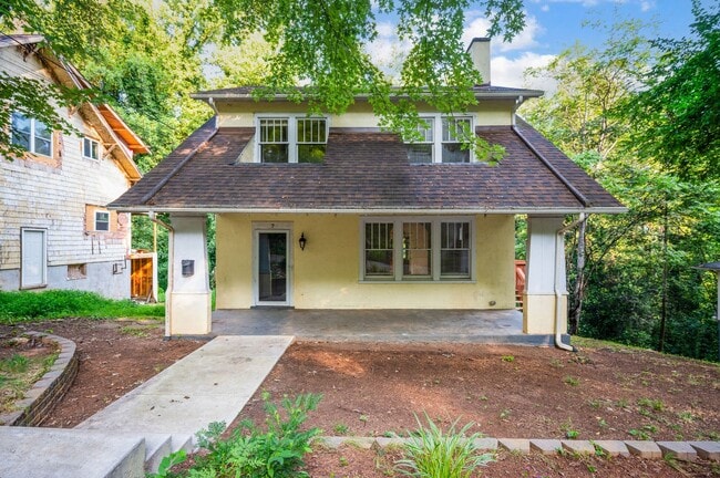 Building Photo - Beautifully updated House in Rivermont