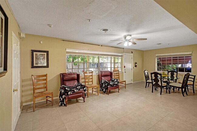 Photo - 1700 N 47th Ave