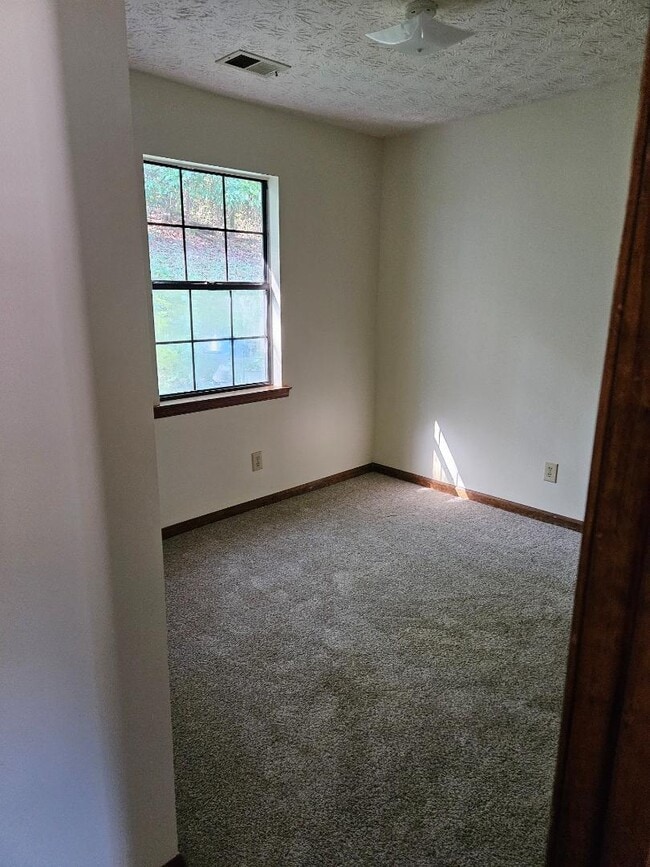 Photo - 215 Harper St